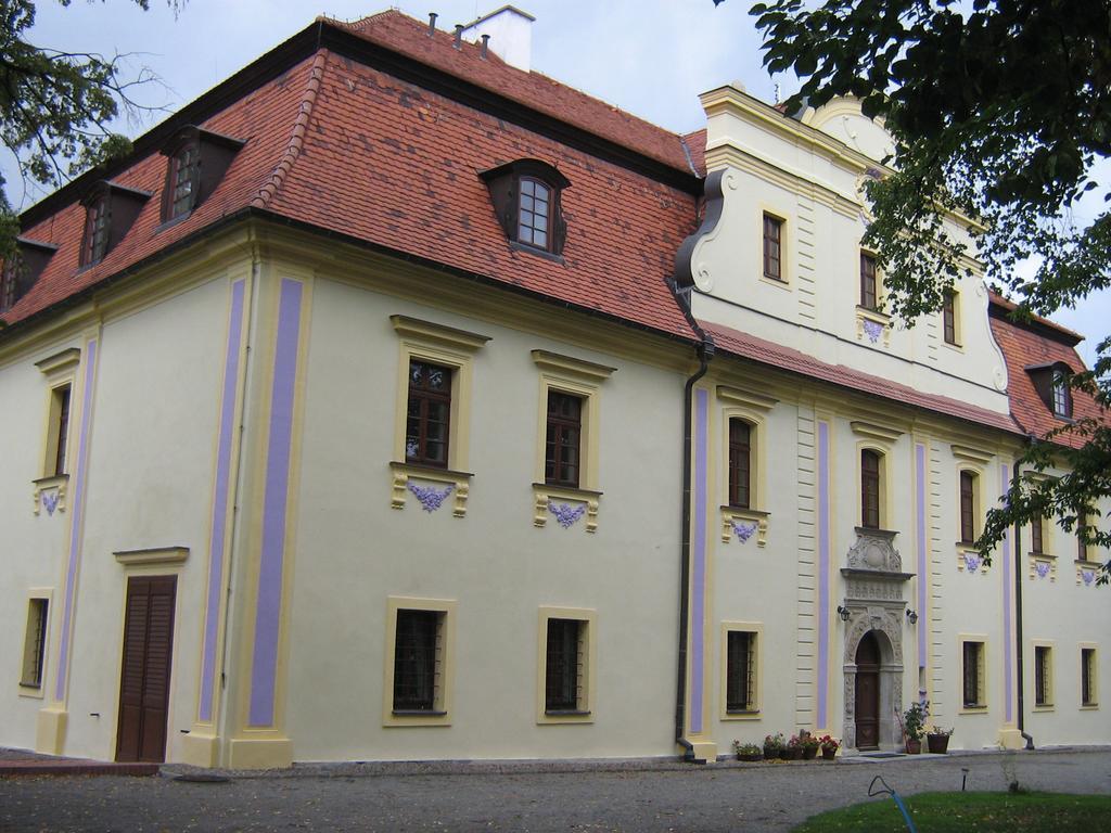 Palac Kietlin Niemcza Exteriér fotografie