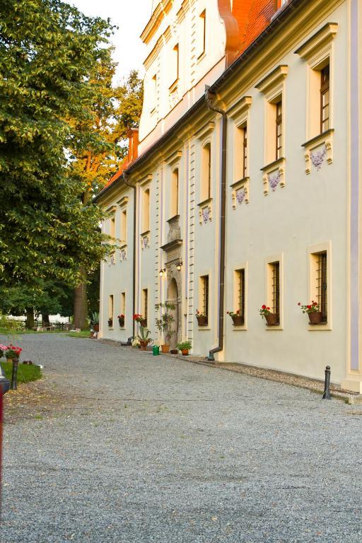 Palac Kietlin Niemcza Exteriér fotografie